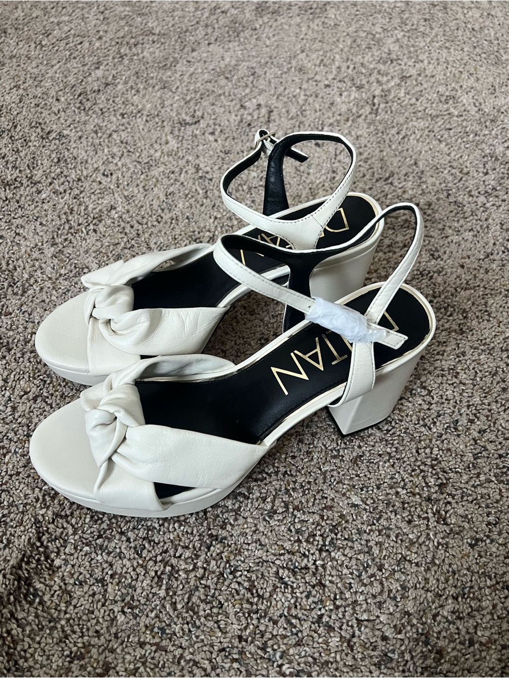 NWOT Deltan Heels